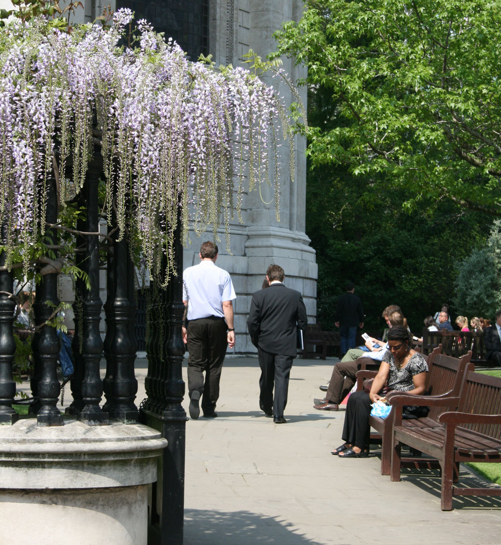 Walking by St Pauls Cathedral